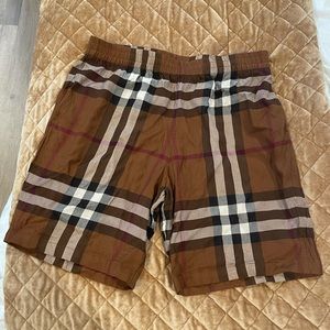 Authentic Men’s Burberry light weight shorts size M